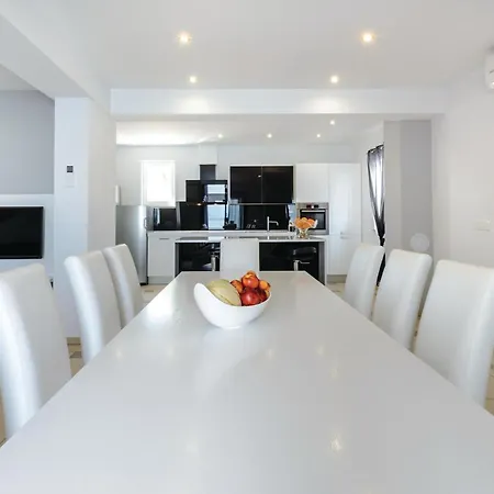 Vakantiehuis Gorgeous In With Sauna